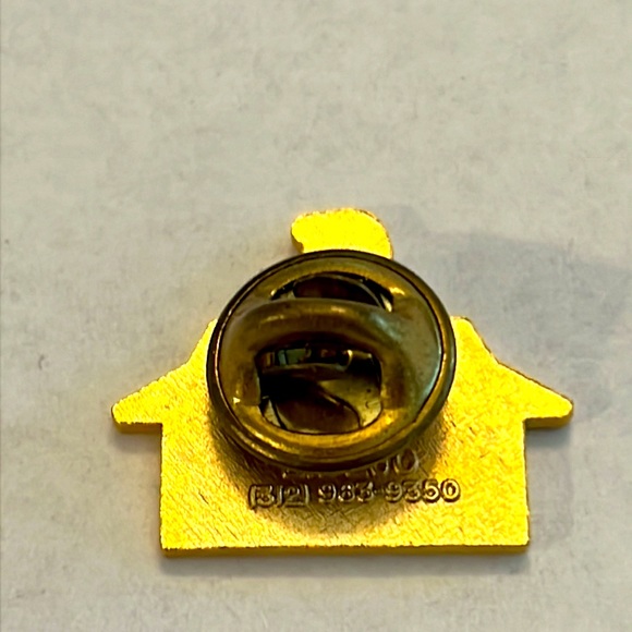 McDonald’s Crew Pin - Picture 2 of 2